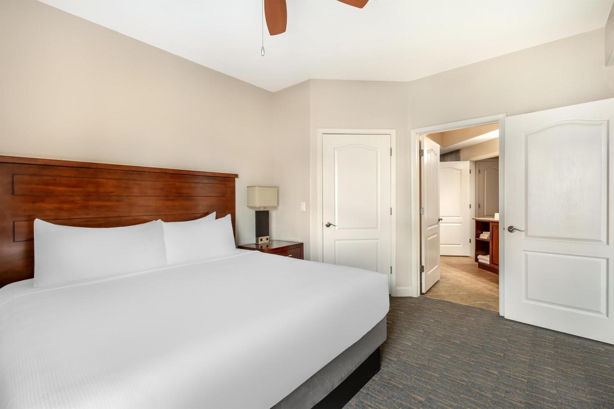 1 BEDROOM 1 KING SUITE ACCESSIBLE TUB