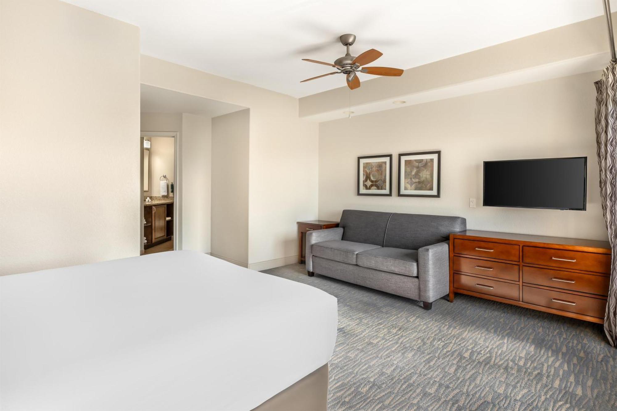2 BEDROOM 1 KING 1 QUEEN SUITE SOFABED