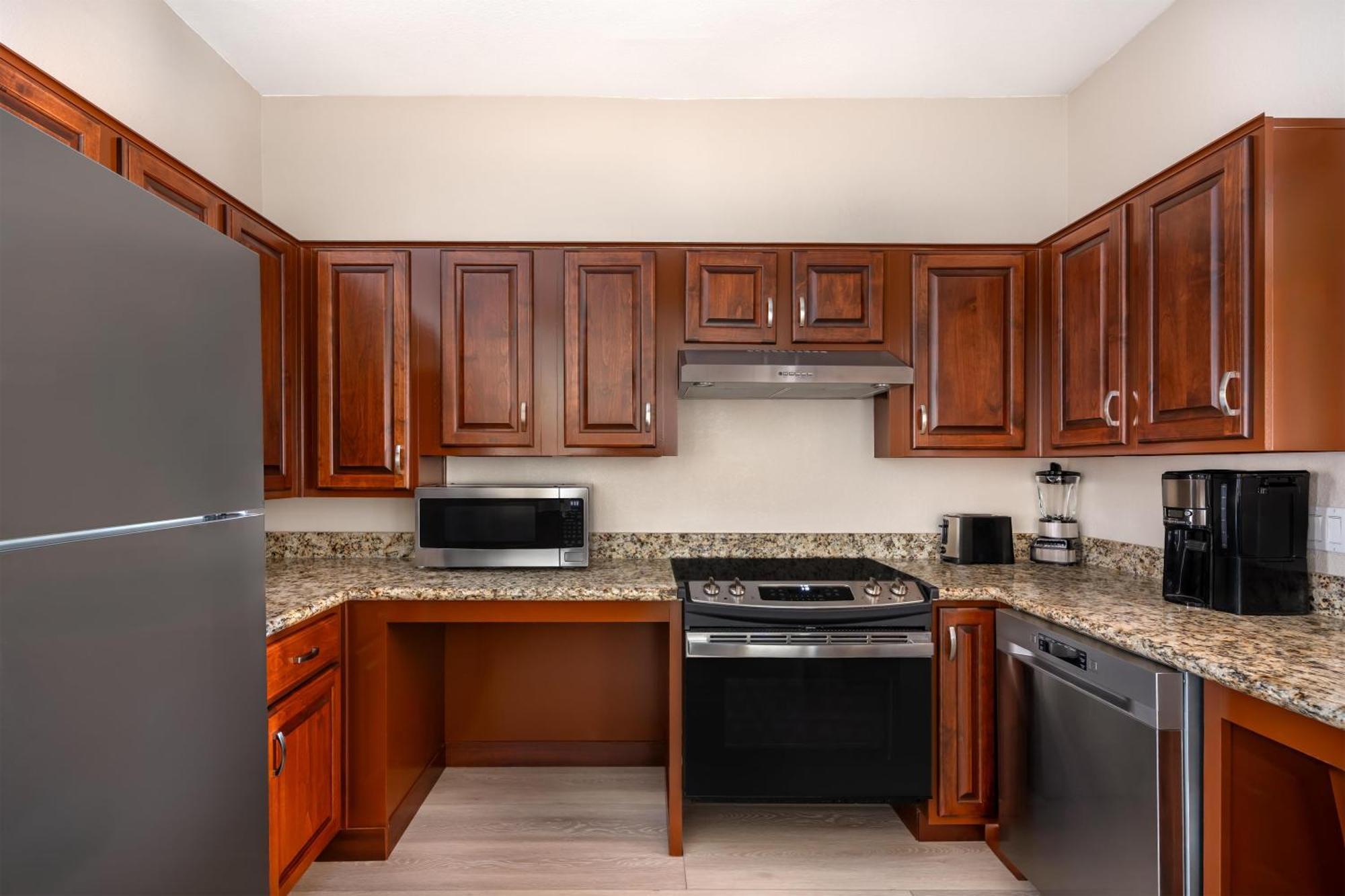 1 BEDROOM 1 KING SUITE ACCESSIBLE TUB
