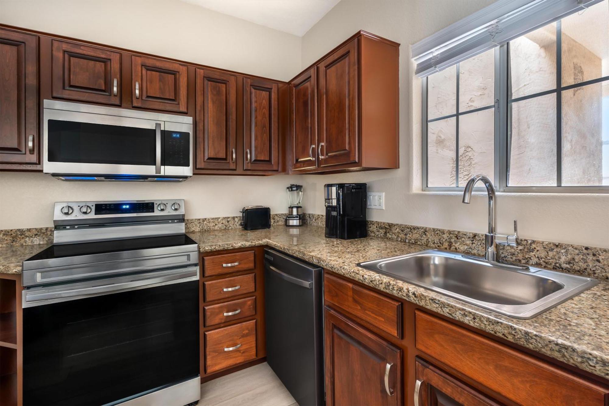 1 BEDROOM 1 KING SUITE SOFABED